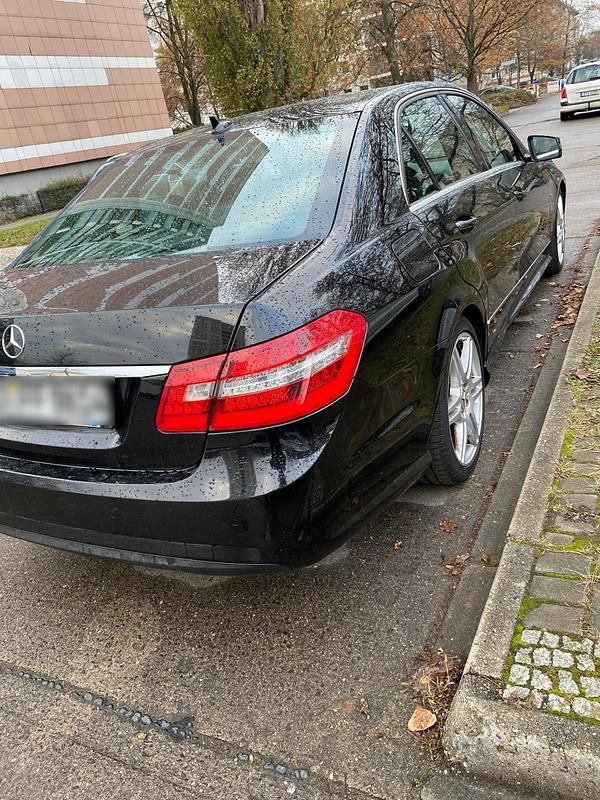 Second-hand Mercedes E250 258 CP (189 kW) 2009 Negru Berlinǎ
