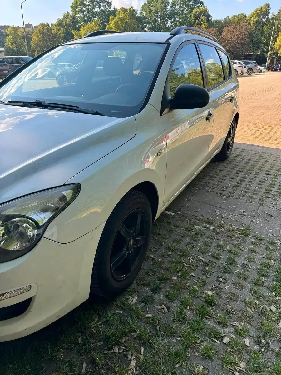 Gebraucht Hyundai i30 90 PS (66 kW) 2009 Weiß Kombi