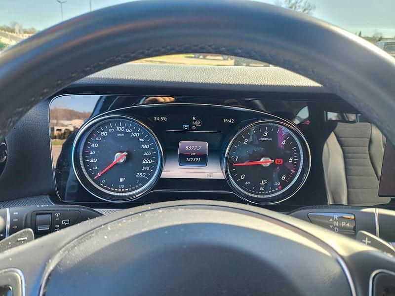 Gebraucht Mercedes E220 194 PS (142 kW) 2018 Silber Kombi