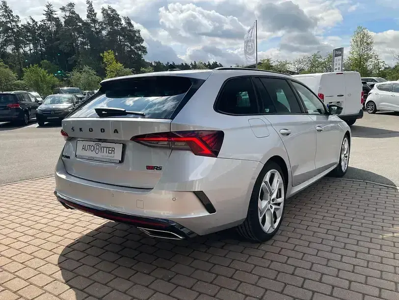 Gebraucht Skoda Octavia RS 200 PS (147 kW) 2023 Brilliantsilber metallic (metallic) Kombi