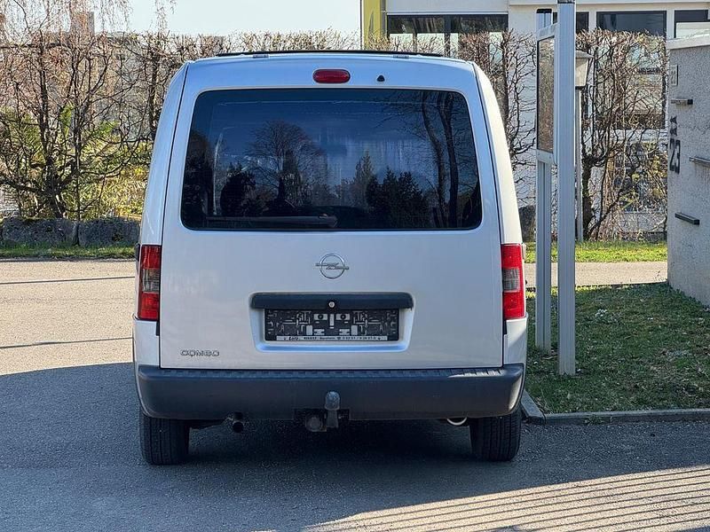 Gebraucht Opel Combo 90 PS (66 kW) 2005 Silber Van / Kleinbus