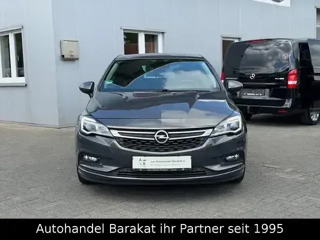 Używany Opel Astra Innovation 150 KM (110 kW) 2016 Szary Sedan/Limuzyna