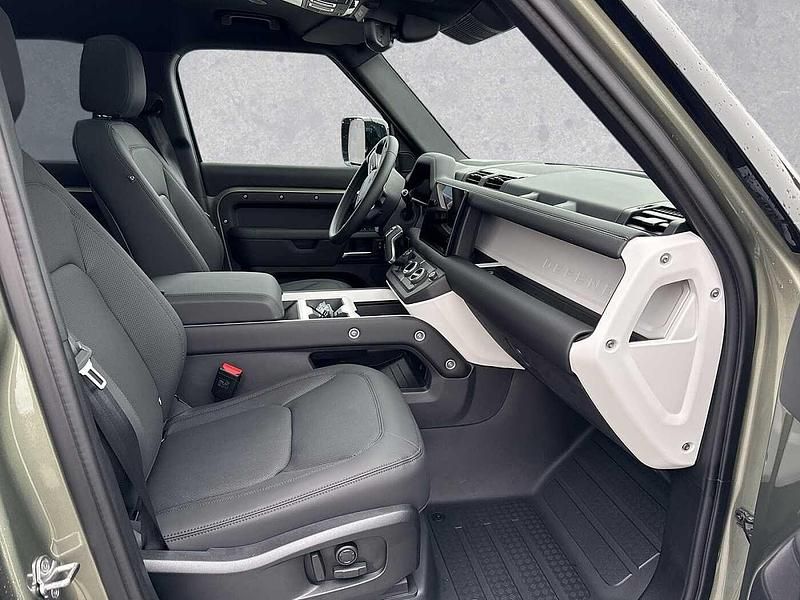 Gebraucht Land Rover Defender SE Dynamic 304 PS (223 kW) 2025 Pangea green SUV
