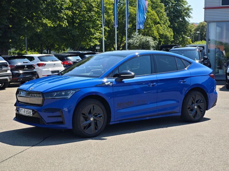 Blau Gebraucht 2023 Skoda Enyaq iV Suite SUV | 39.865 € (Superpreis) - Bild 1/4