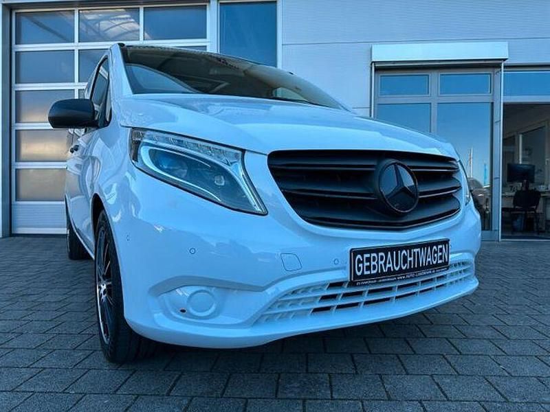 Arktikweiß Gebraucht 2022 Mercedes Vito Van / Kleinbus | 49.990 € (Teuer) - Bild 1/4