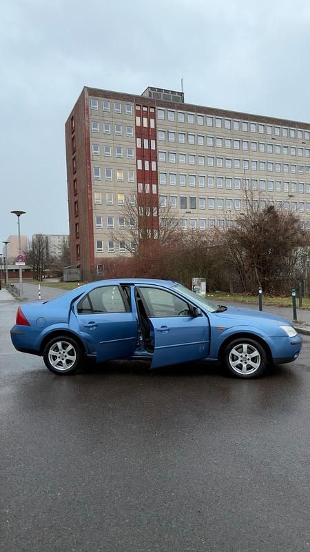 Blau Gebraucht 2002 Ford Mondeo Limousine | 1.950 € (Etwas zu teuer) - Bild 1/4