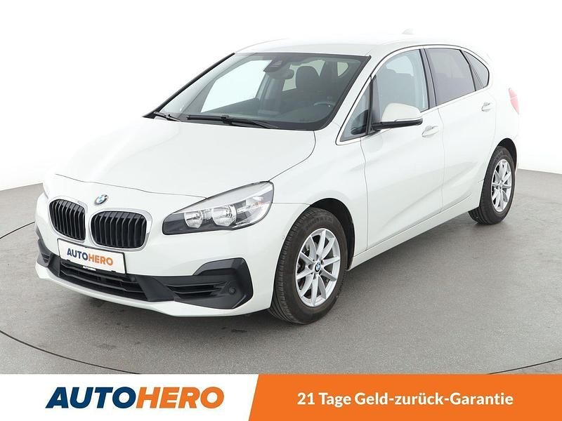 Weiß Gebraucht 2018 BMW 216 Active Tourer Comfort Edition Van / Kleinbus | 14.620 € (Teuer) - Bild 1/3