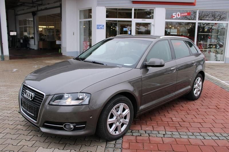Braun Gebraucht 2012 Audi A3 Ambiente Limousine | 4.750 € (Superpreis) - Bild 1/4