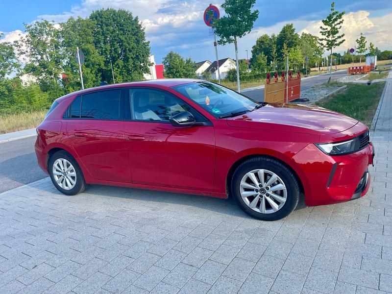 Rot Gebraucht 2023 Opel Astra Business Edition Limousine | 19.788 € (Superpreis) - Bild 1/4