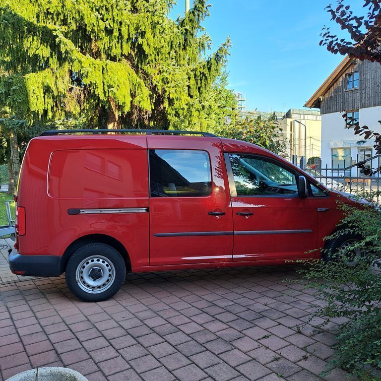 Gebraucht VW Caddy Maxi 110 PS (80 kW) 2017 Rot Van / Kleinbus