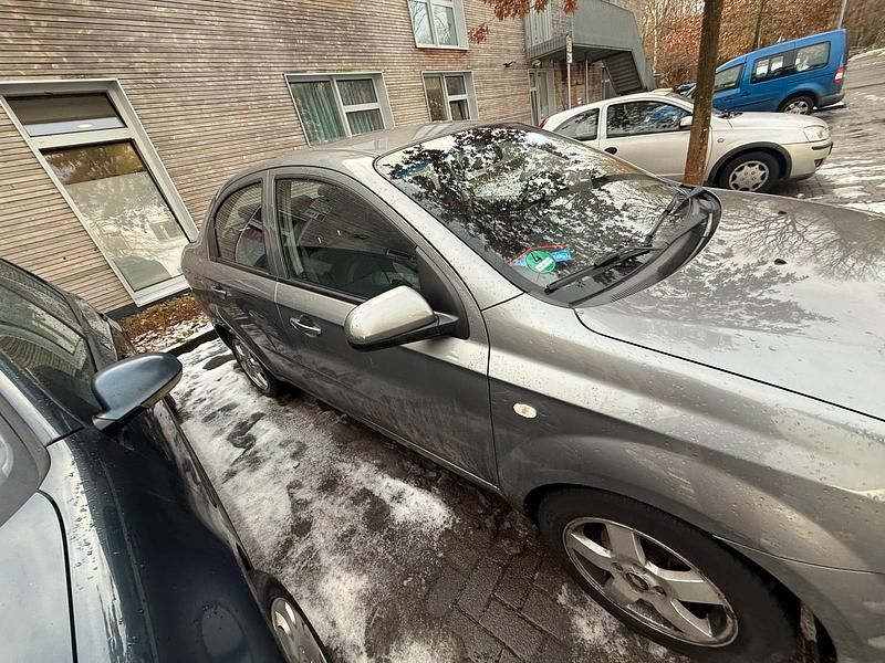 Gebraucht Chevrolet Aveo 84 PS (61 kW) 2009 Grau Limousine