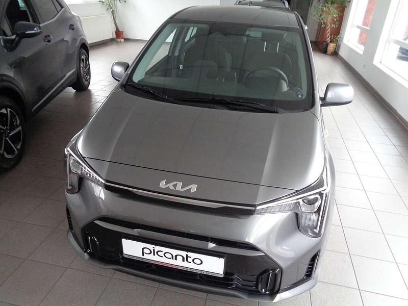 Astrograu metallic Gebraucht 2024 Kia Picanto Vision Kleinwagen | 16.900 € (Fairer Preis) - Bild 1/4
