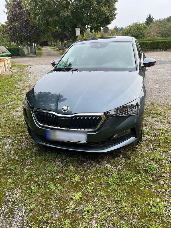 Grau Gebraucht 2020 Skoda Scala Kleinwagen | 14.000 € (Guter Preis) - Bild 1/4