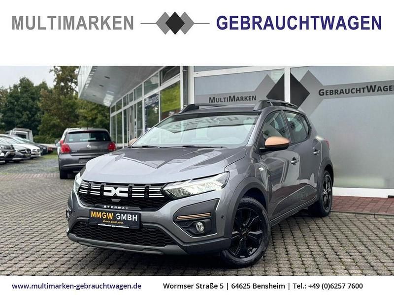 Grau Gebraucht 2024 Dacia Sandero Essentiel Kleinwagen | 17.990 € (Fairer Preis) - Bild 1/4