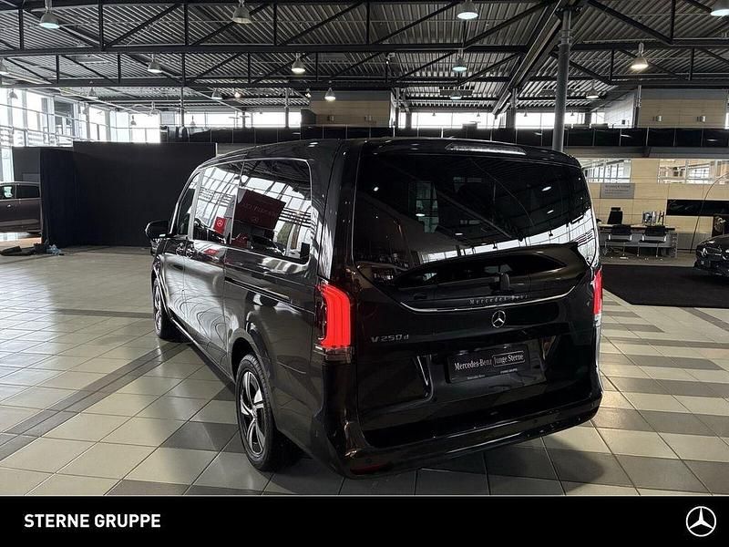 Gebraucht Mercedes V250 Style 190 PS (139 kW) 2025 Grau Van / Kleinbus