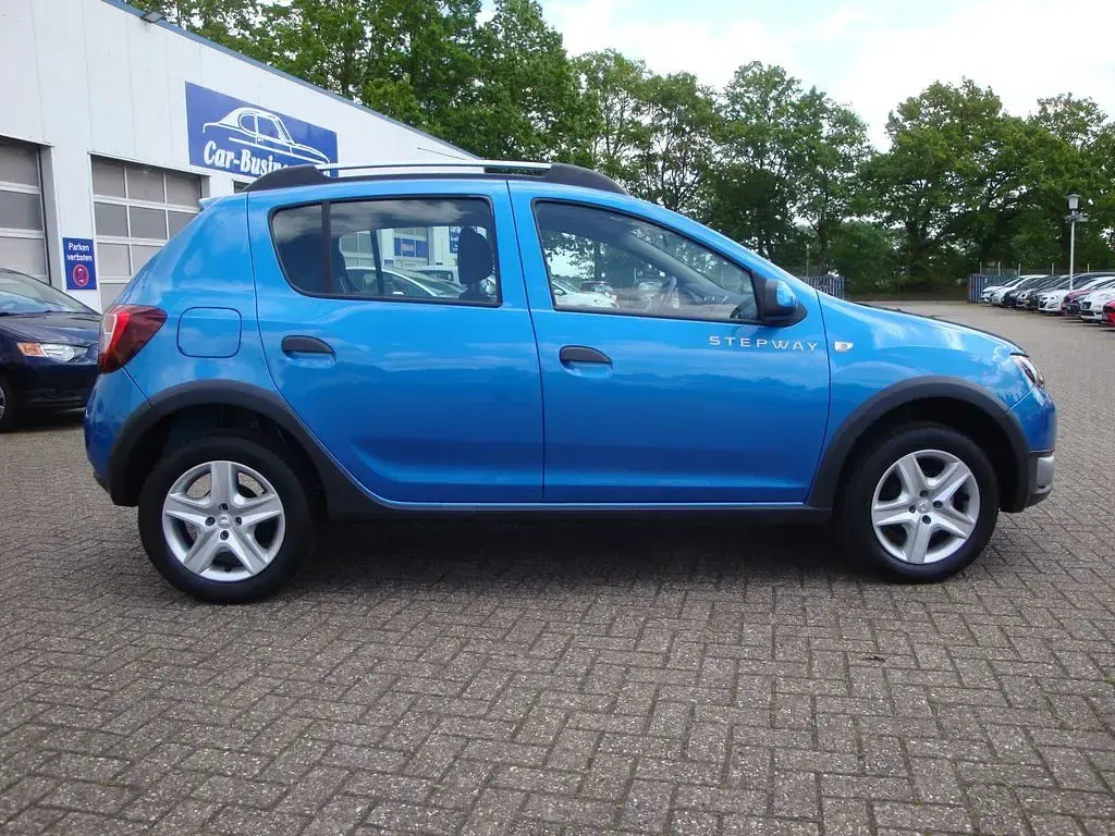 Gebraucht Dacia Sandero Prestige 90 PS (66 kW) 2016 Blau Limousine