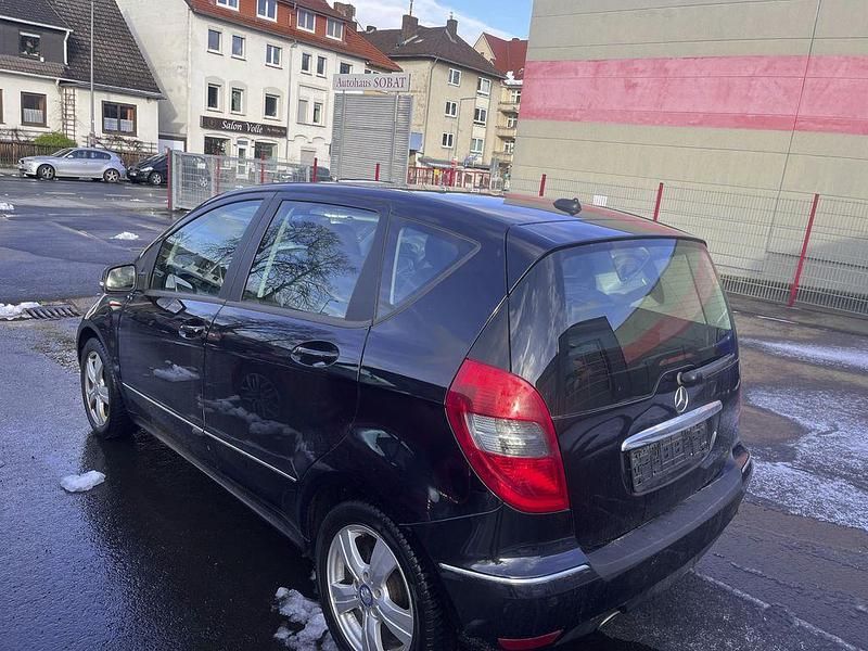 Gebraucht Mercedes A160 95 PS (69 kW) 2012 Schwarz Limousine