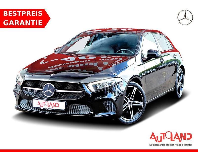 Schwarz Gebraucht 2019 Mercedes A200 Limousine | 22.990 € (Etwas zu teuer) - Bild 1/4