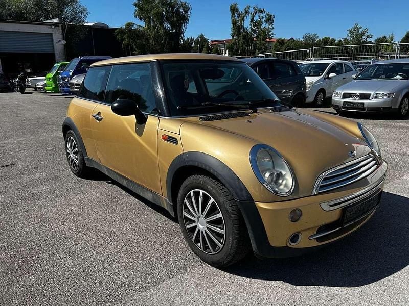 Gebraucht Mini ONE 90 PS (66 kW) 2004 Solid gold Kleinwagen