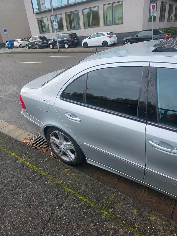 Gebraucht Mercedes E350 Avantgarde 272 PS (200 kW) 2005 Silber Limousine