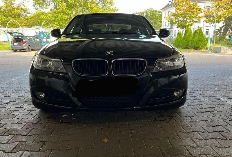 Schwarz Gebraucht 2010 BMW 320 Efficient Dynamics Limousine | 7.000 € (Fairer Preis) - Bild 1/4