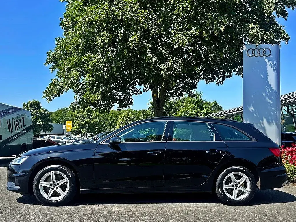 Gebraucht Audi A4 163 PS (119 kW) 2023 Schwarz Kombi