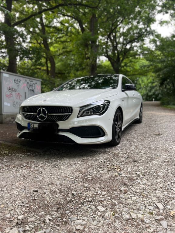 Weiß Gebraucht 2017 Mercedes CLA180 Shooting Brake Edition Kombi | 16.800 € (Guter Preis) - Bild 1/4