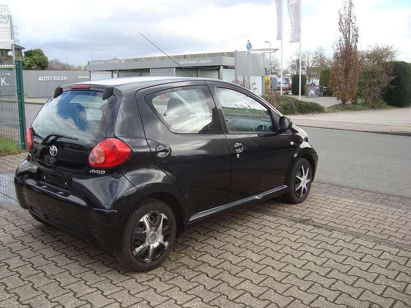 Gebraucht Toyota Aygo 68 PS (50 kW) 2007 Schwarz Kleinwagen