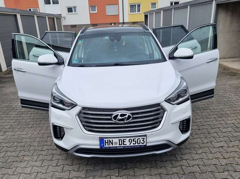 Weiß Gebraucht 2016 Hyundai Grand Santa Fe Premium SUV | 21.000 € (Etwas zu teuer) - Bild 1/4