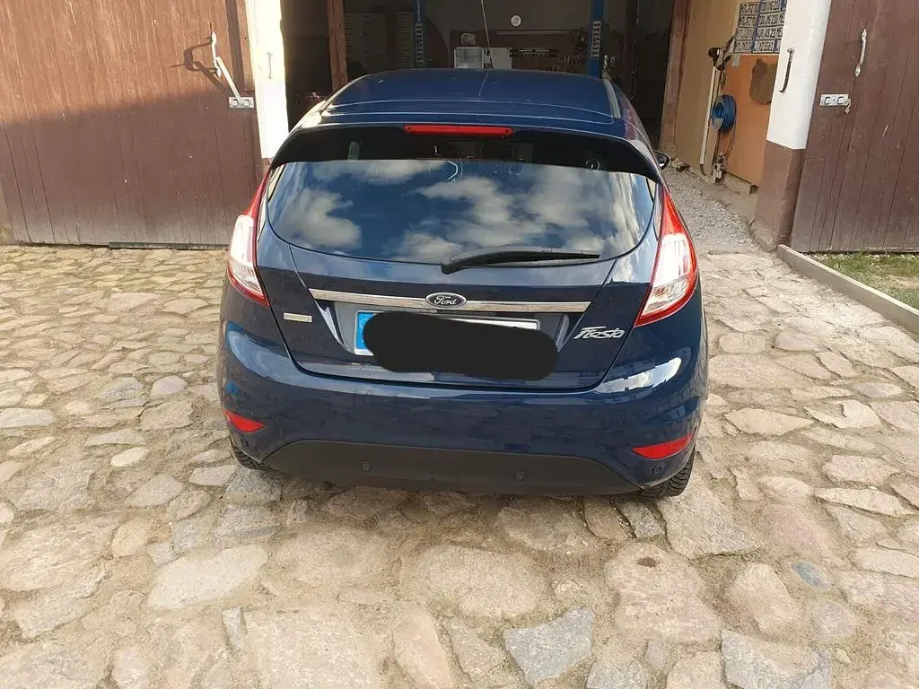 Używany Ford Fiesta Titanium 101 KM (74 kW) 2017 Niebieski Hatchback