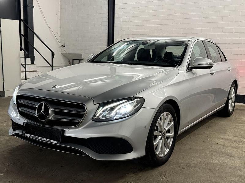Gebraucht Mercedes E250 Avantgarde 211 PS (155 kW) 2018 Iridiumsilber  metalliclack Limousine
