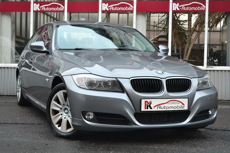 Grau Gebraucht 2011 BMW 318 Comfort Edition Limousine | 4.999 € (Guter Preis) - Bild 1/4