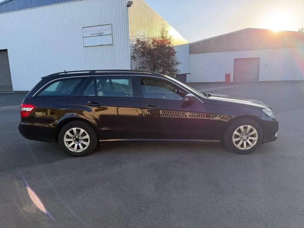 Usata Mercedes E220 170 CV (125 kW) 2010 Marrone Station wagon