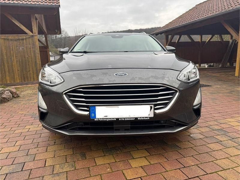 Gebraucht Ford Focus Cool & Connect 120 PS (88 kW) 2019 Grau Limousine
