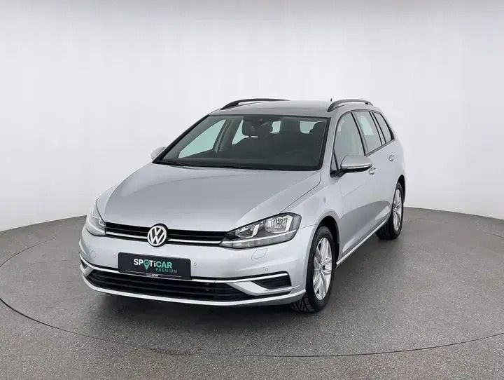 Silber Gebraucht 2020 VW Golf VII Comfortline Limousine | 20.470 € (Fairer Preis) - Bild 1/4