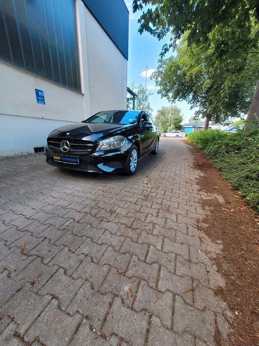 Gebraucht Mercedes A180 Style 122 PS (89 kW) 2015 Schwarz Kleinwagen
