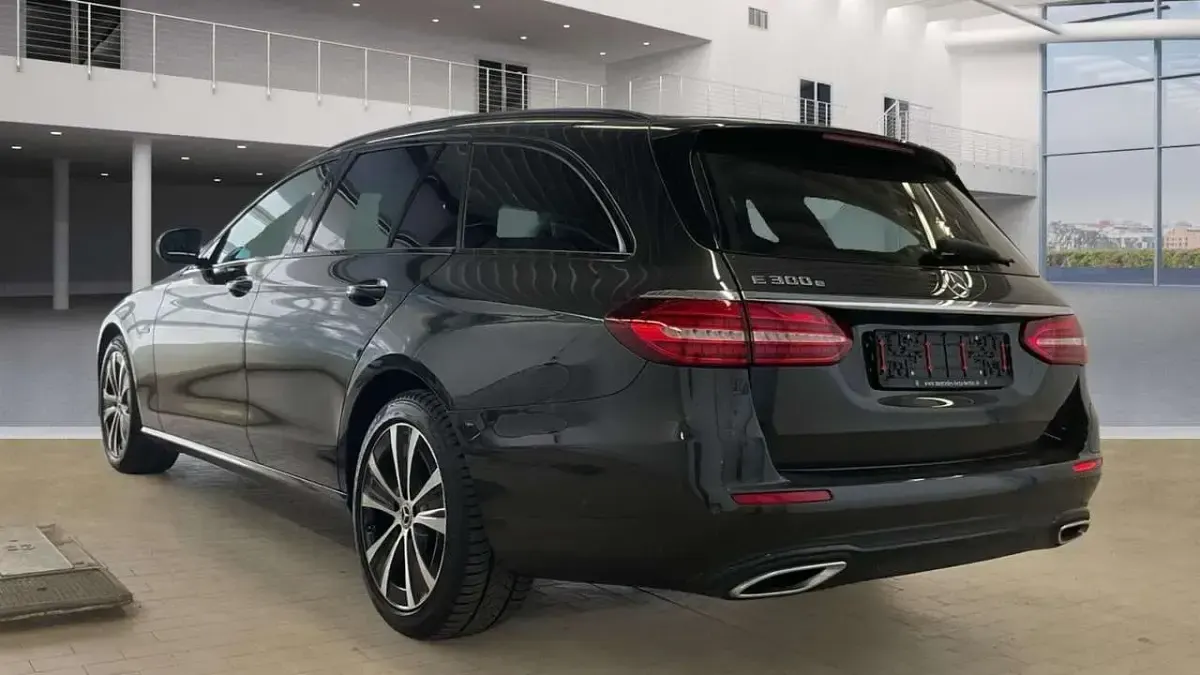 Gebraucht Mercedes E300 Night 320 PS (235 kW) 2021 Graphitgrau (metallic) Kombi