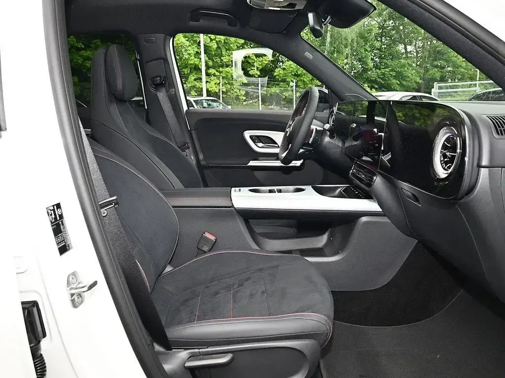 Gebraucht Mercedes GLB250 AMG line 200 kW (272 PS) 2026 Weiß SUV