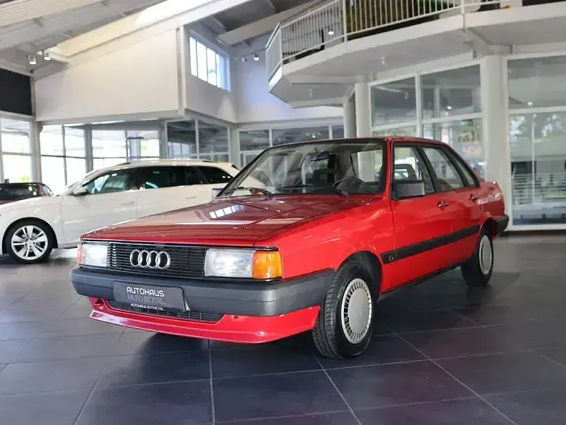 Używany Audi 80 77 KM (56 kW) 1986 Czerwony Sedan/Limuzyna