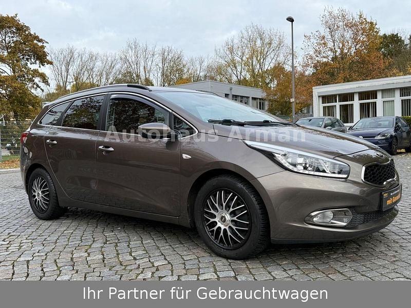 Grau Gebraucht 2014 Kia Ceed Kombi | 5.990 € (Fairer Preis) - Bild 1/4