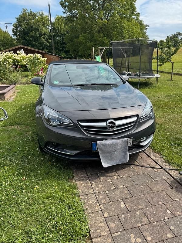 Grau Gebraucht 2015 Opel Cascada Cabrio | 7.999 € (Guter Preis) - Bild 1/4