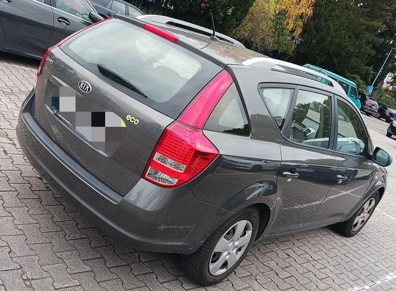 Grau Gebraucht 2010 Kia Ceed Spirit Kombi | 2.300 € (Superpreis) - Bild 1/4
