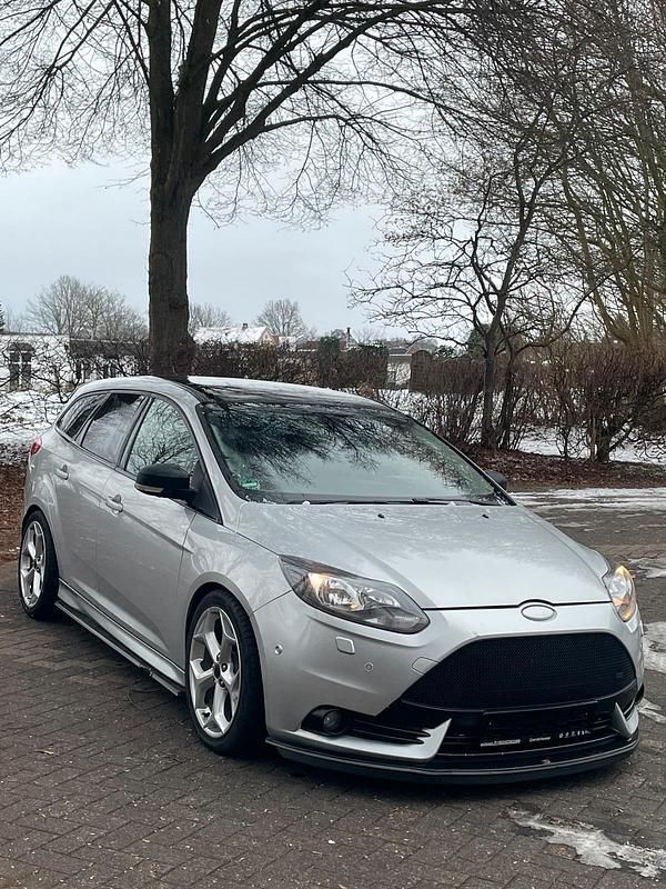 Gebraucht Ford Focus 140 PS (102 kW) 2013 Silber Kombi