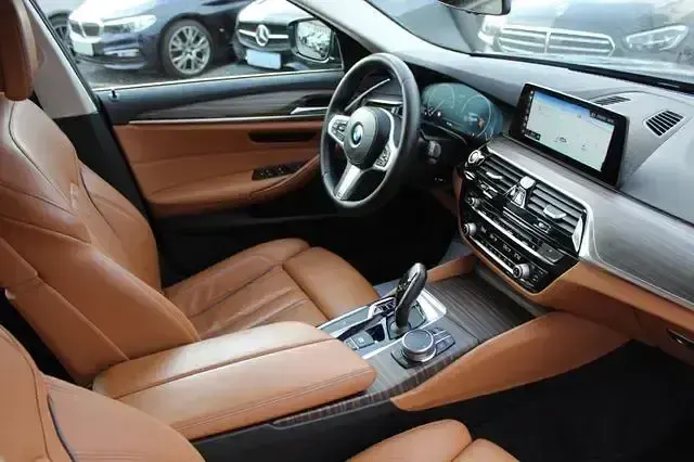 Gebraucht BMW 530 Luxury Line 265 PS (194 kW) 2018 Imperialblau brillanteffekt Kombi
