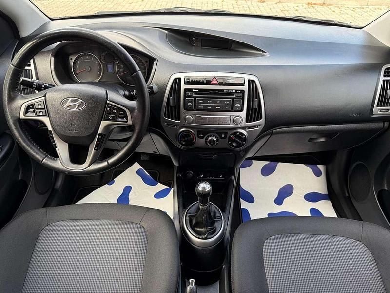 Gebraucht Hyundai i20 Edition 86 PS (63 kW) 2012 Schwarz Kleinwagen