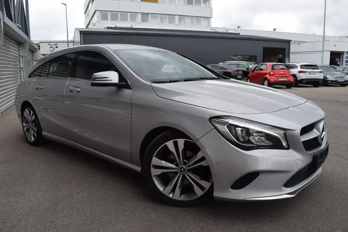 Gebraucht Mercedes CLA200 Urban 156 PS (114 kW) 2017 Silber Coupé