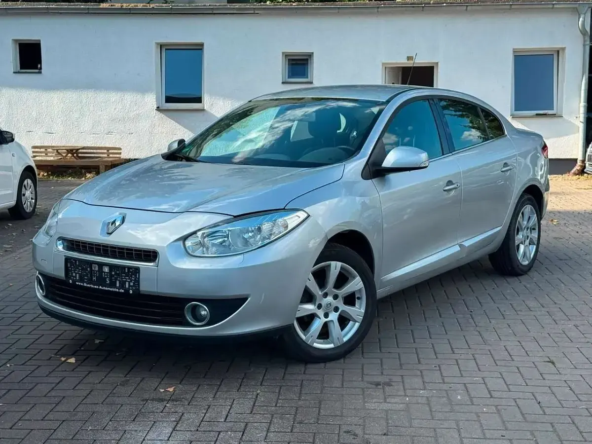 Gebraucht Renault Fluence Dynamique 110 PS (80 kW) 2010 Silber Limousine
