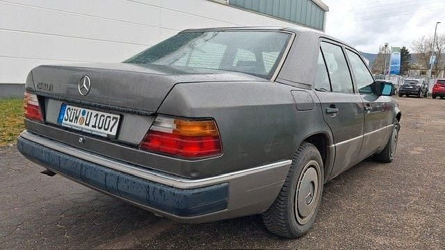 Gebraucht Mercedes 250 90 PS (66 kW) 1992 Braun Limousine