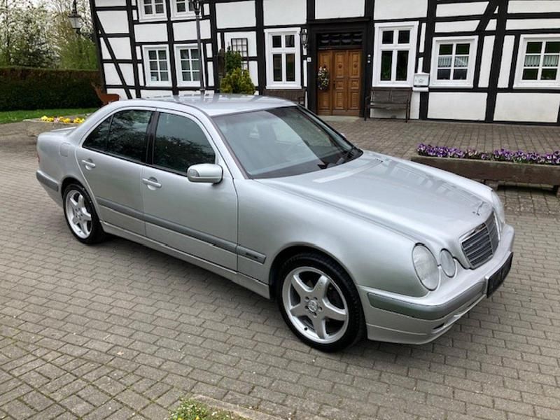 Gebraucht Mercedes E240 Classic 170 PS (125 kW) 2000 Silber Limousine