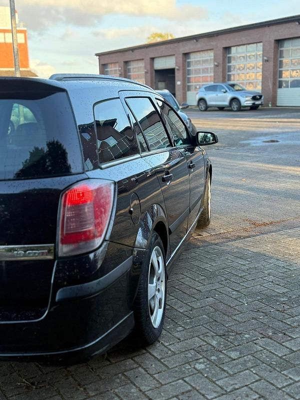 Gebraucht Opel Astra 150 PS (110 kW) 2004 Schwarz Limousine